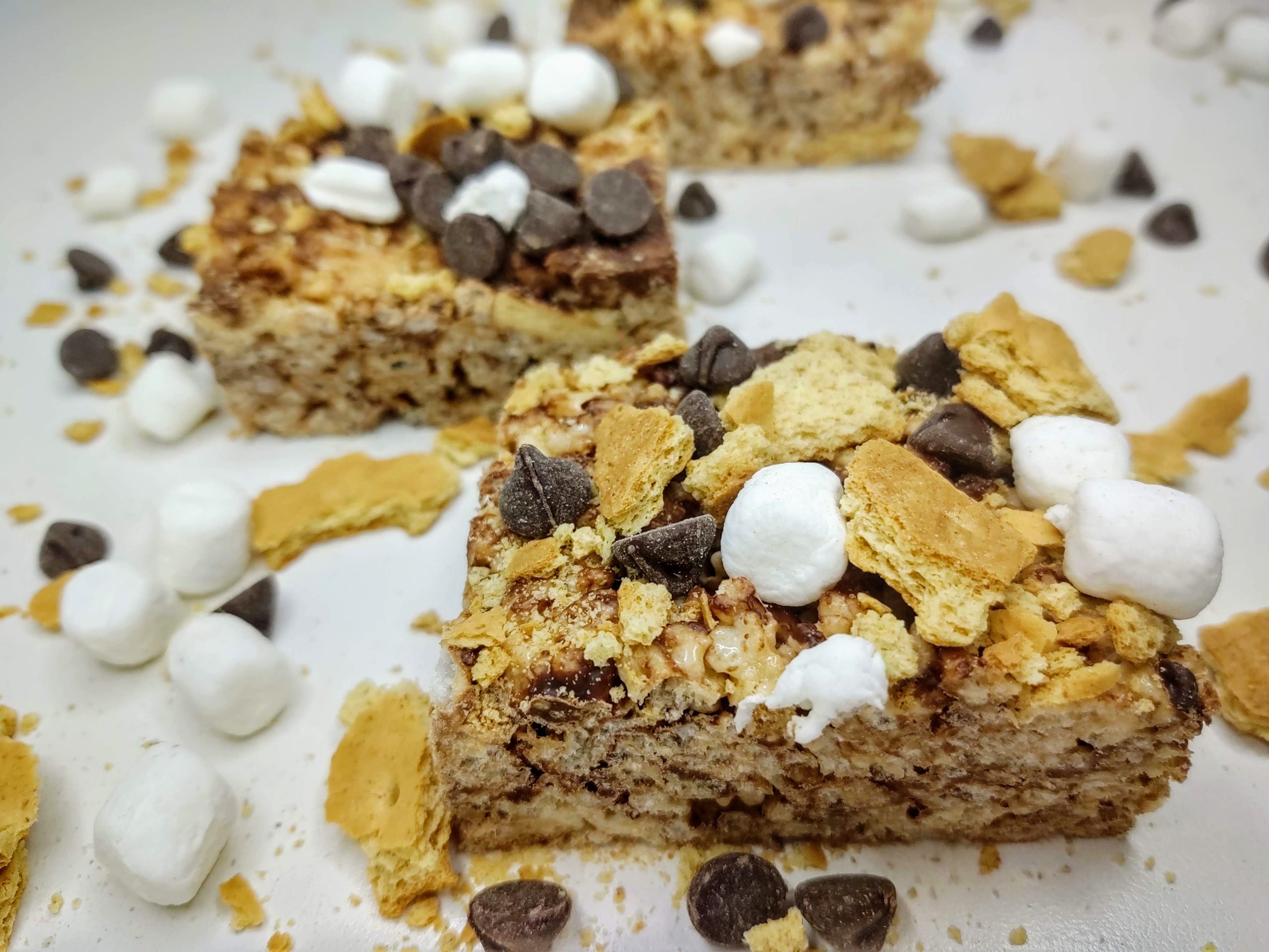 close up of s'mores rice krispie treats