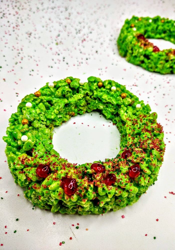 2 holiday wreath rice krispie treats