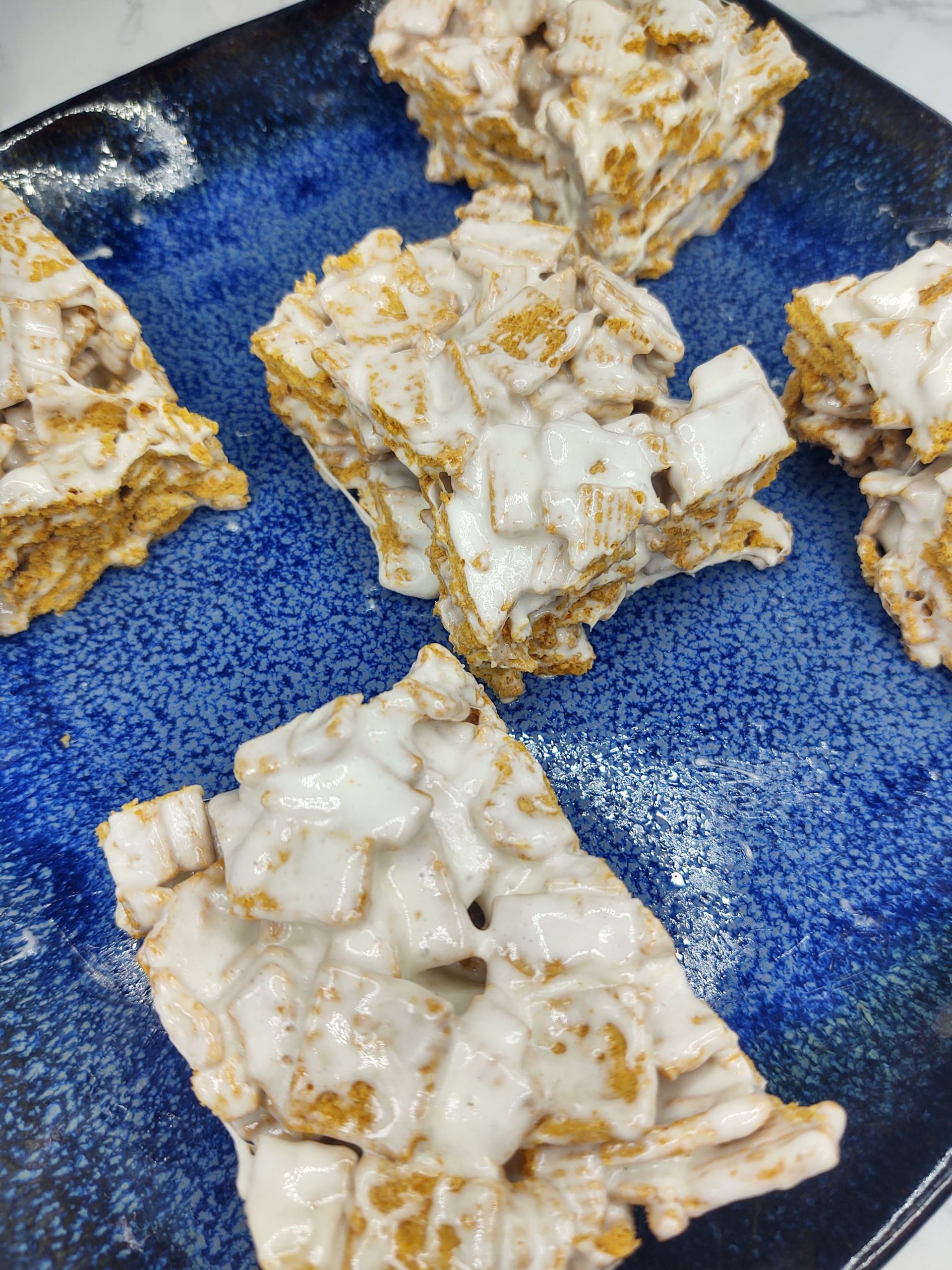 golden grahams cereal bars on a blue plate