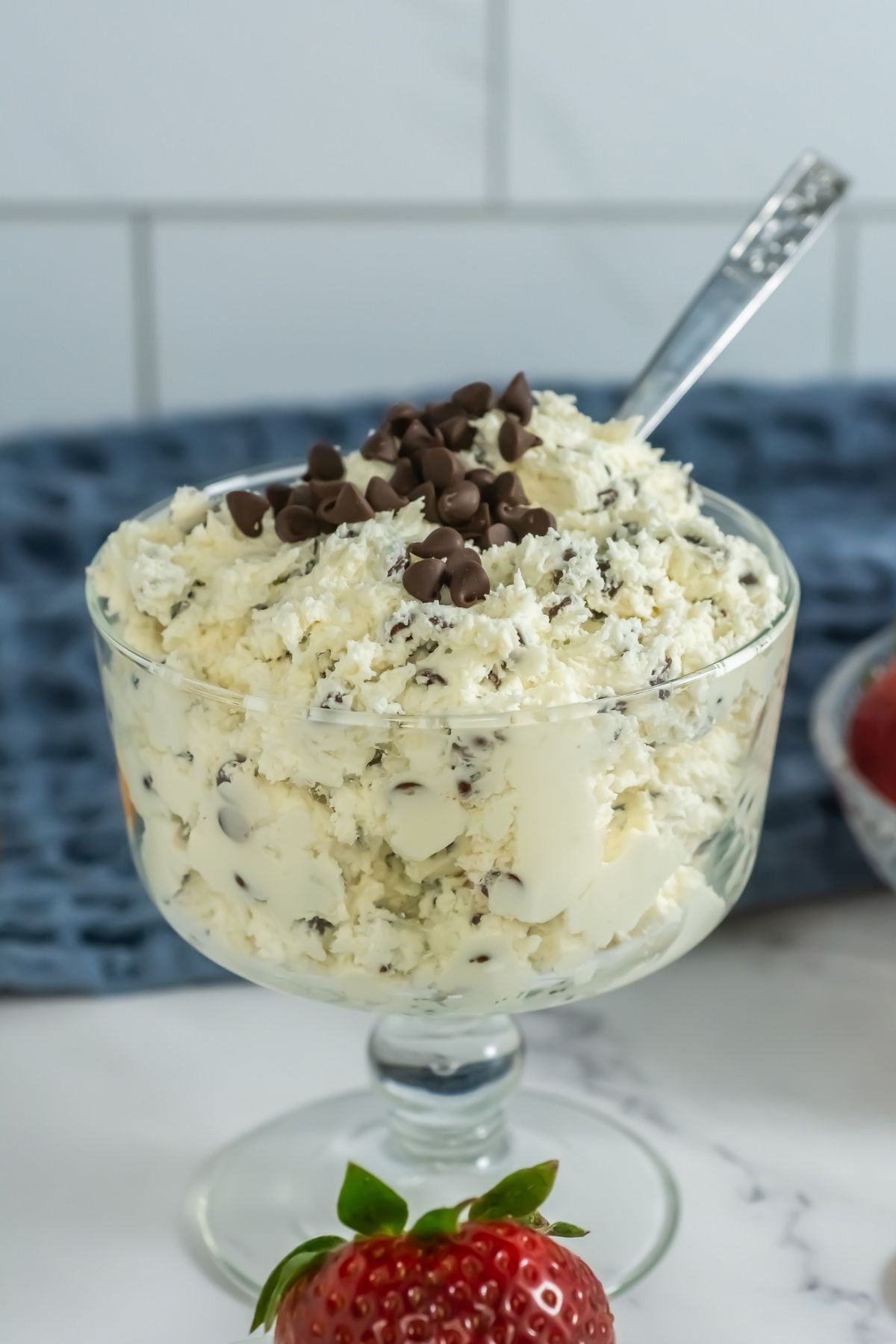 Canoli dip in a glass bowl.