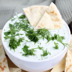 Tzatziki dip with crackers.