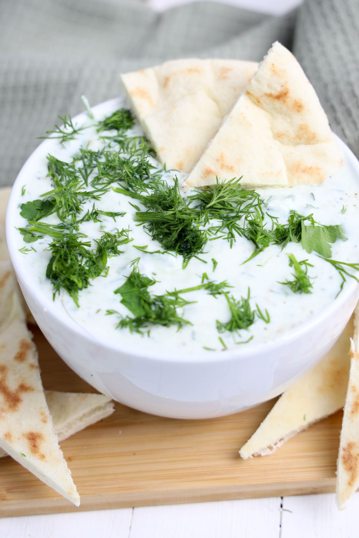 Tzatziki dip with crackers.