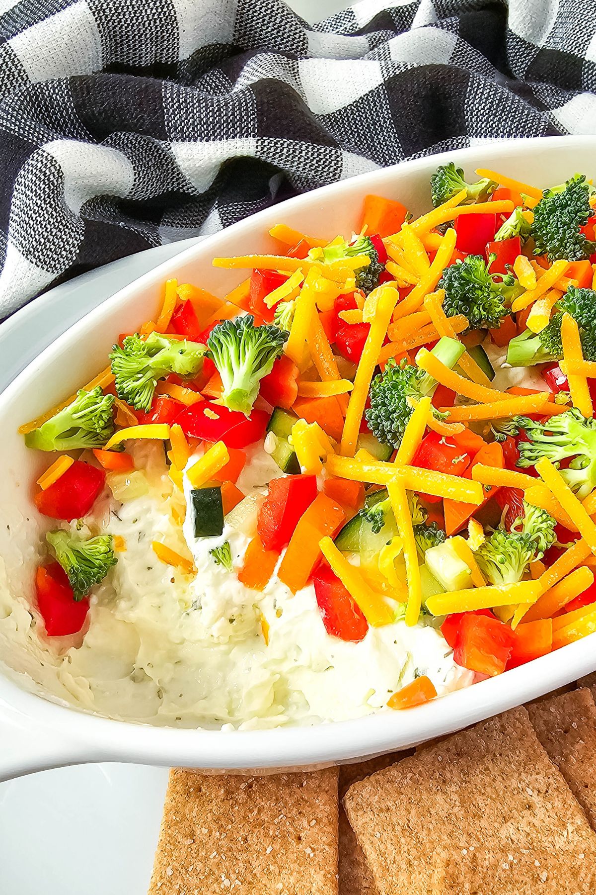 Veggie pizza dip with crackers.